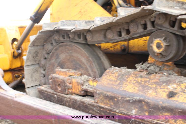 image for item AN9983 1981 John Deere 750 dozer