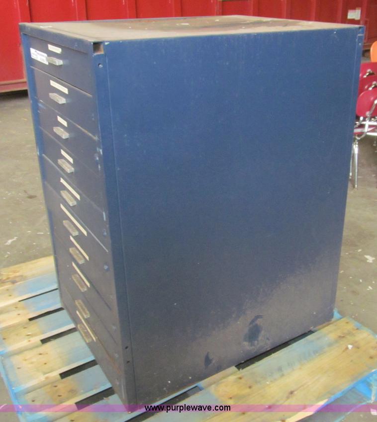 image for item AQ9904 Metal cabinet