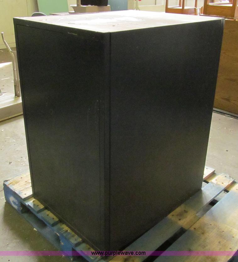 image for item AQ9904 Metal cabinet