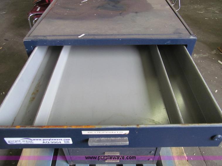 image for item AQ9904 Metal cabinet