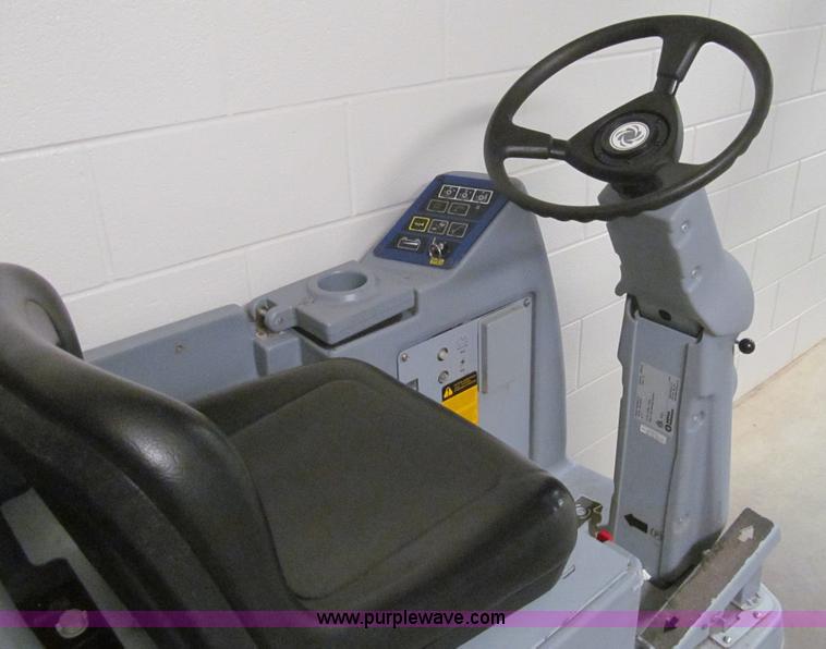 image for item AQ9910 Advance AquaRide carpet extractor