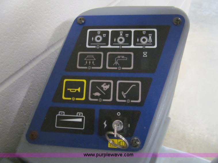 image for item AQ9910 Advance AquaRide carpet extractor