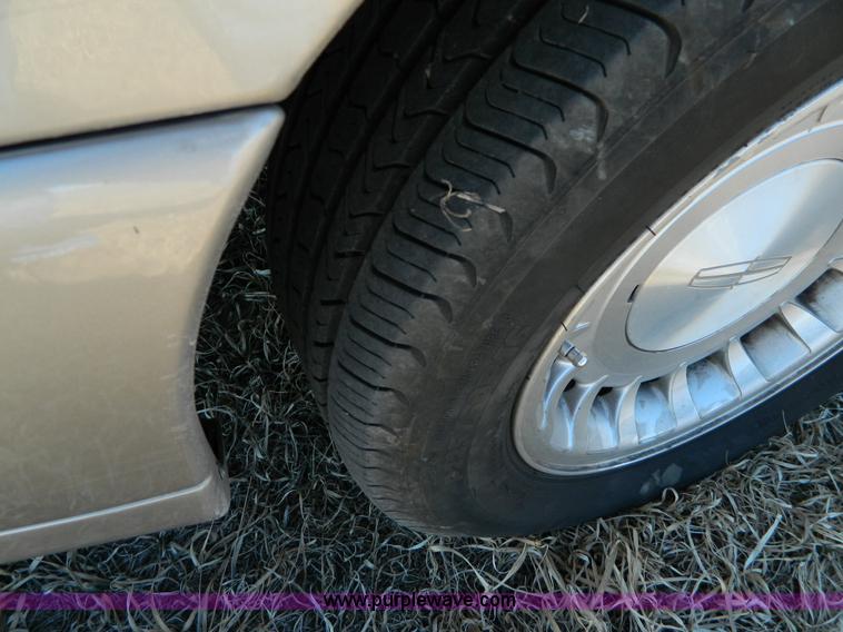 image for item AQ9970 2002 Lincoln Town Car Executive