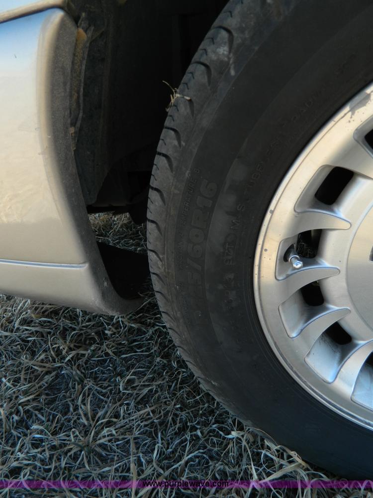 image for item AQ9970 2002 Lincoln Town Car Executive