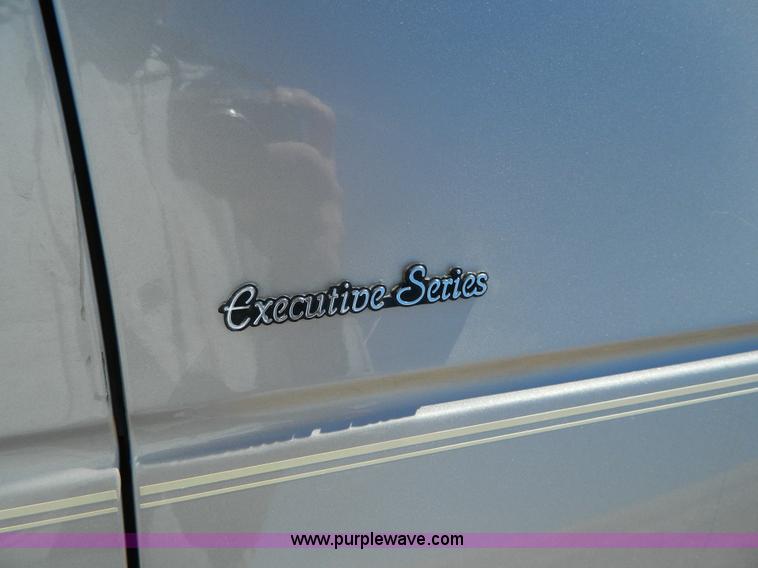 image for item AQ9970 2002 Lincoln Town Car Executive