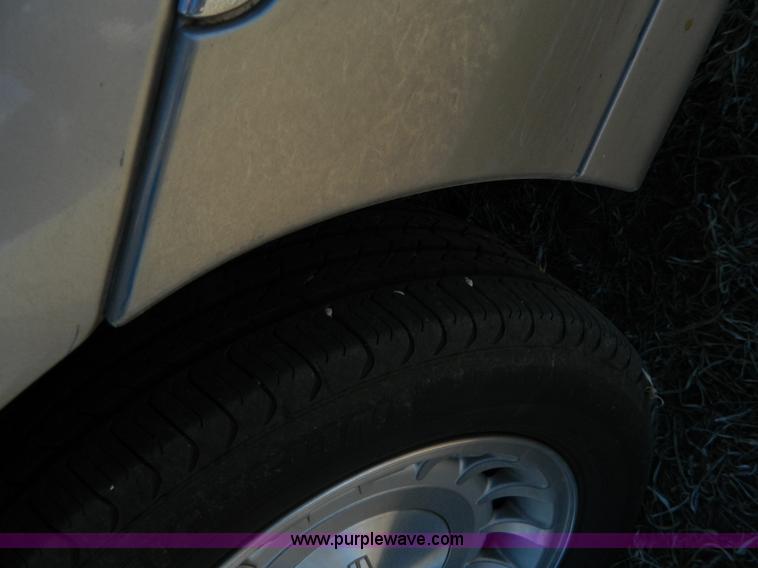 image for item AQ9970 2002 Lincoln Town Car Executive