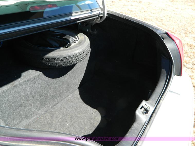 image for item AQ9970 2002 Lincoln Town Car Executive