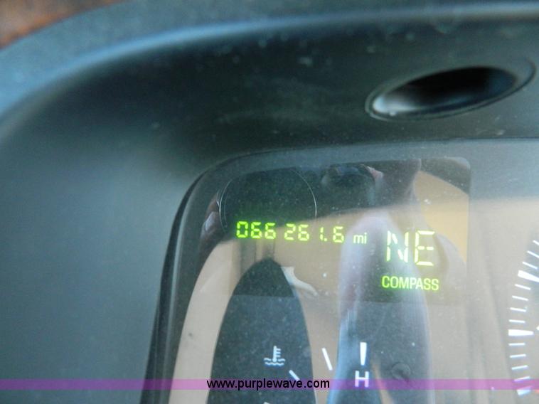 image for item AQ9970 2002 Lincoln Town Car Executive