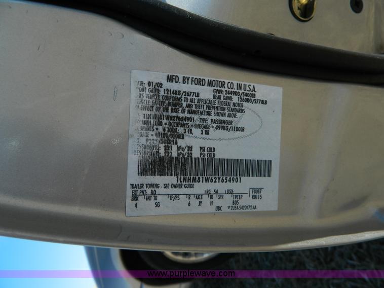 image for item AQ9970 2002 Lincoln Town Car Executive