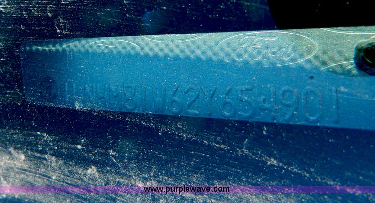 image for item AQ9970 2002 Lincoln Town Car Executive