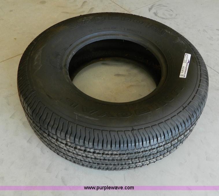 image for item AQ9975 Laredo P265/75R16 tire