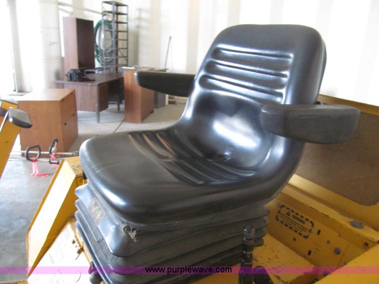 image for item AY9842 Excel Hustler 400 ZTR lawn mower