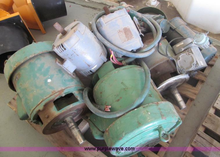 image for item AY9849 Assorted electric motors