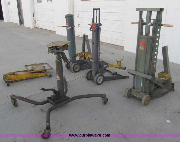 image for item AY9864 (4) air operated end lifts
