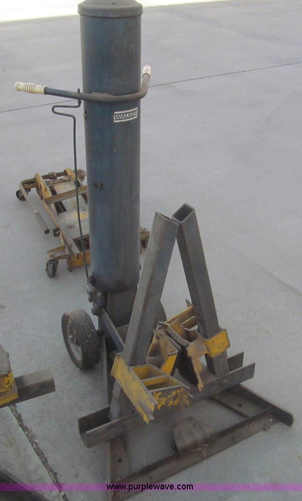 image for item AY9864 (4) air operated end lifts