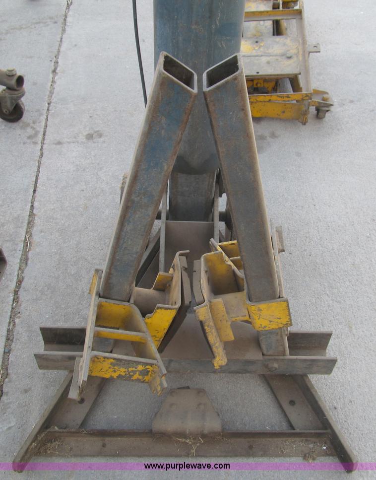 image for item AY9864 (4) air operated end lifts