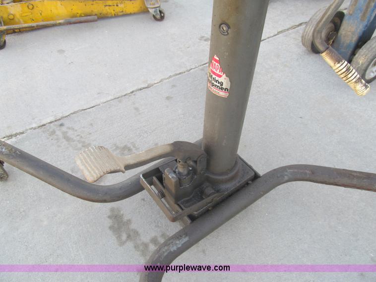 image for item AY9864 (4) air operated end lifts