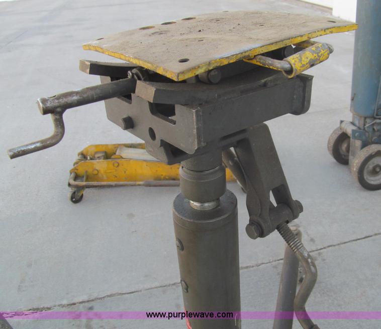 image for item AY9864 (4) air operated end lifts