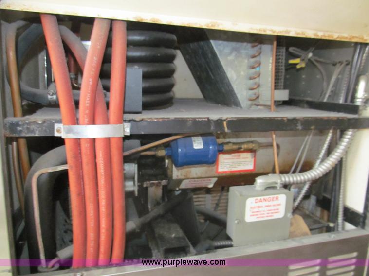 image for item AY9885 Assorted restaurant equipment