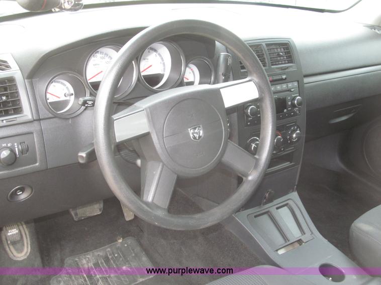 image for item F7293 2008 Dodge Charger SE
