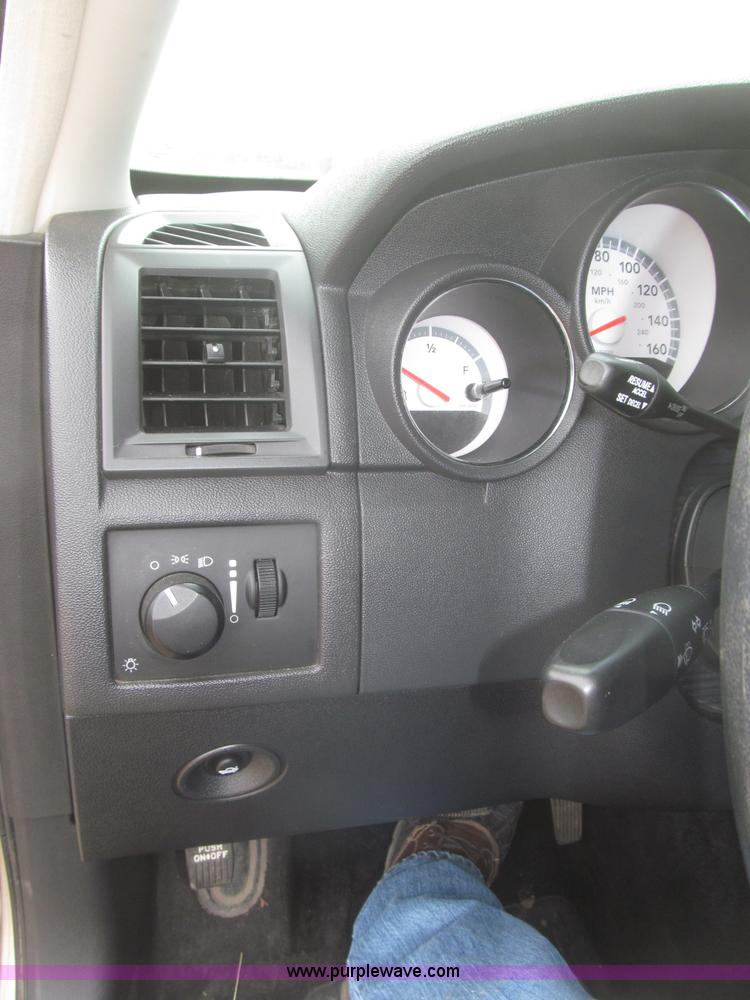 image for item F7293 2008 Dodge Charger SE