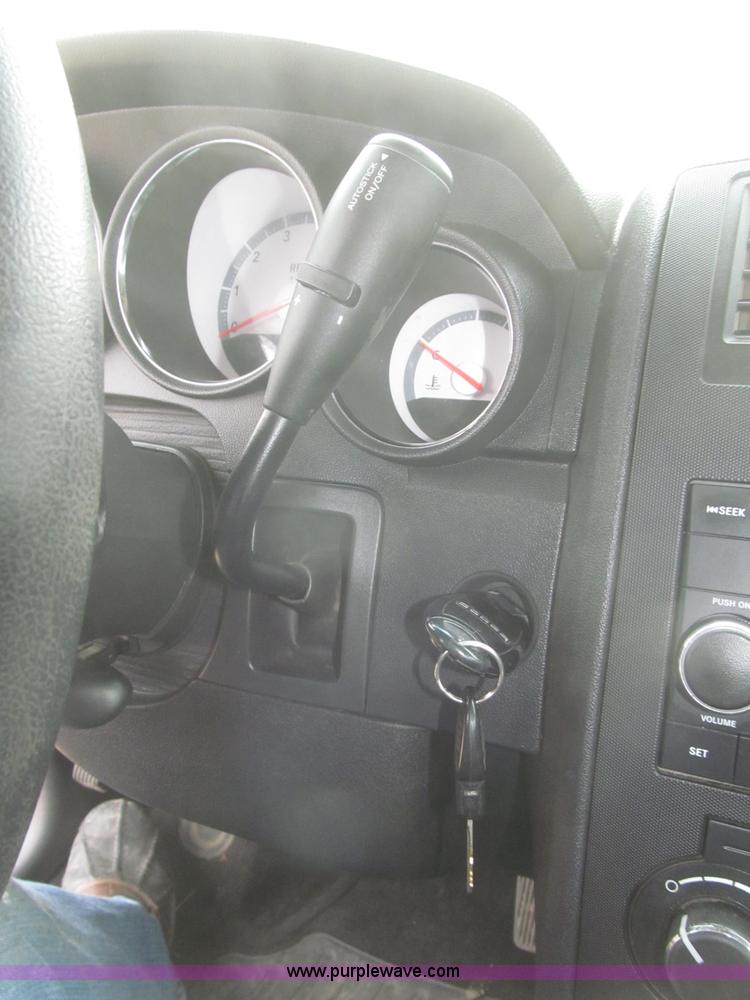 image for item F7293 2008 Dodge Charger SE