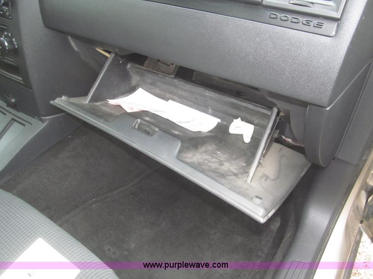 image for item F7293 2008 Dodge Charger SE