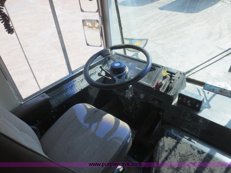 image for item F8201 1997 Spartan Crown 027-3506-77 school bus