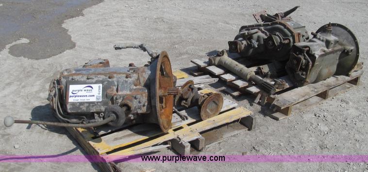 image for item G2309 Dana transmission and transfer case