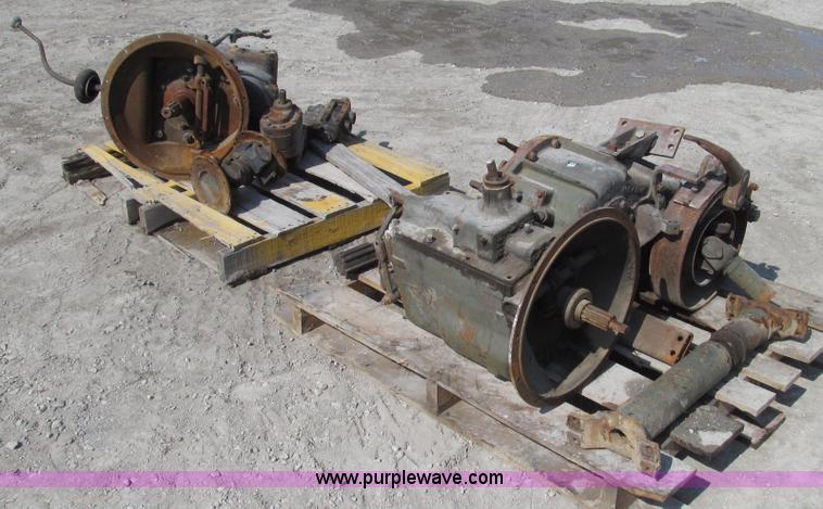 image for item G2309 Dana transmission and transfer case