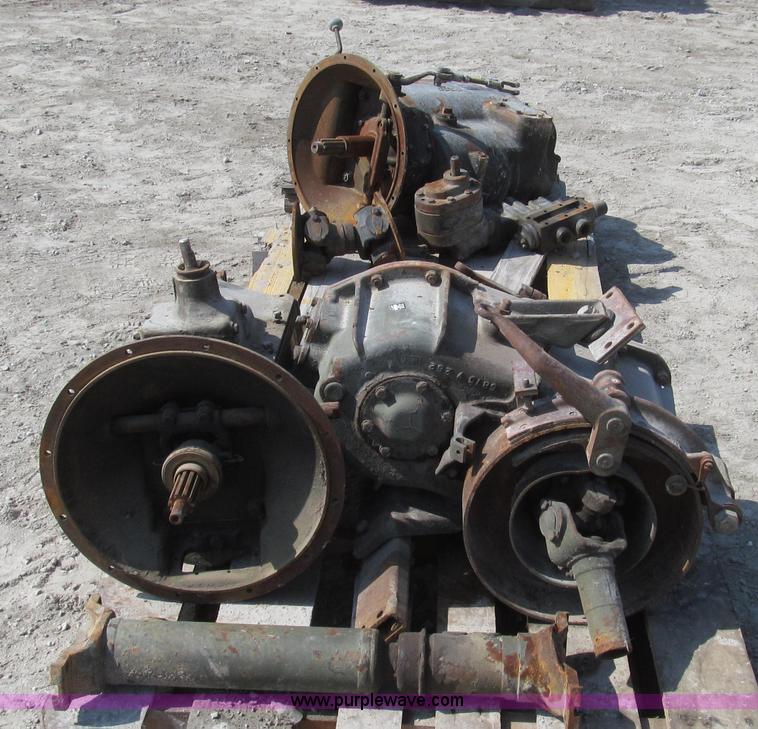image for item G2309 Dana transmission and transfer case