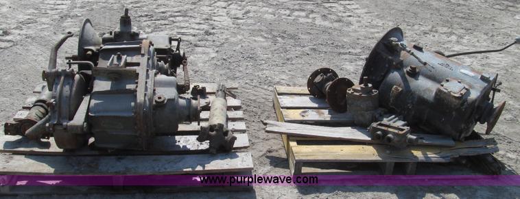 image for item G2309 Dana transmission and transfer case