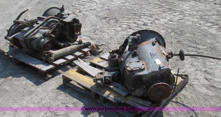 image for item G2309 Dana transmission and transfer case