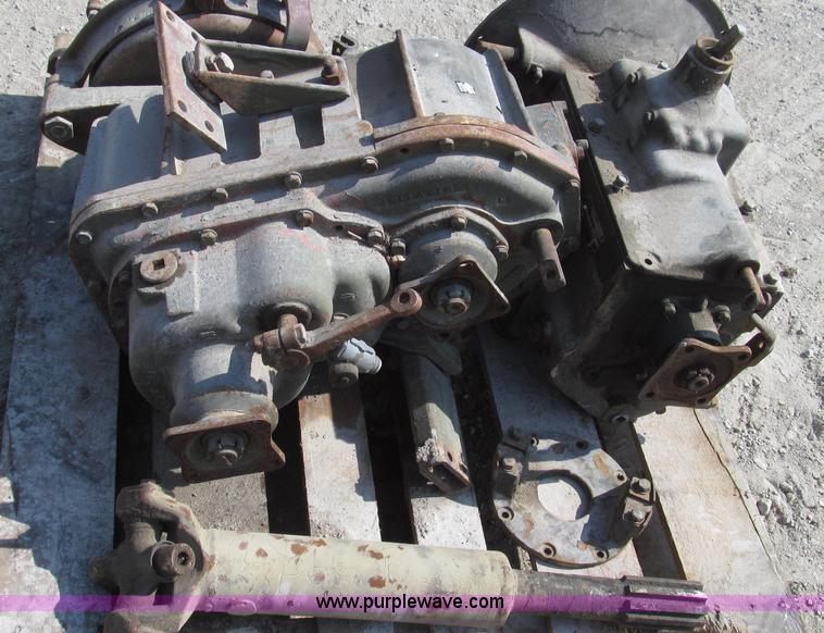 image for item G2309 Dana transmission and transfer case