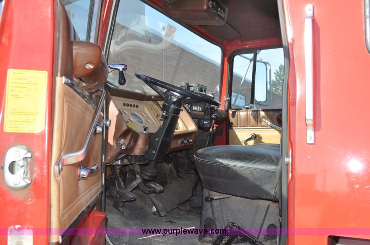 image for item G6415 1982 Ford F800 fire truck