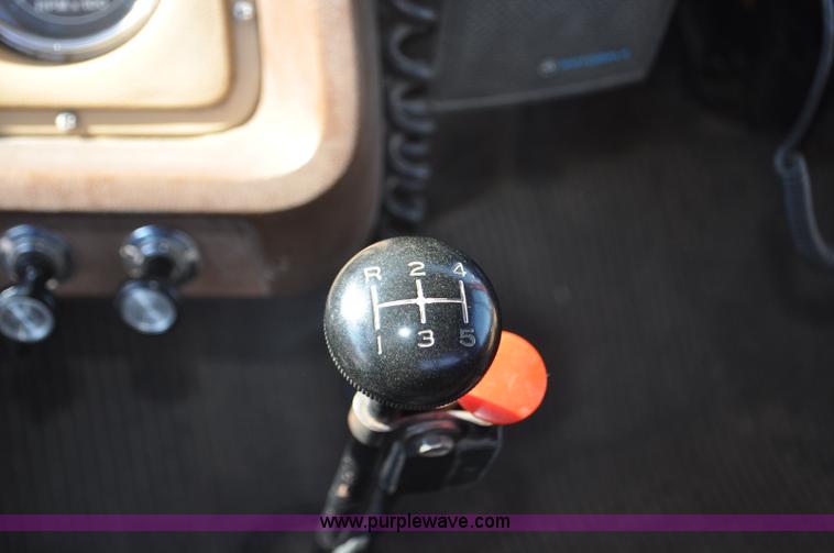 image for item G6415 1982 Ford F800 fire truck