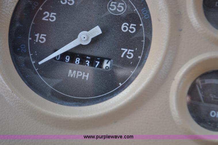 image for item G6415 1982 Ford F800 fire truck