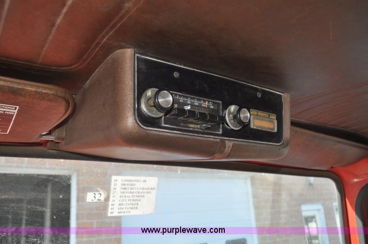 image for item G6415 1982 Ford F800 fire truck