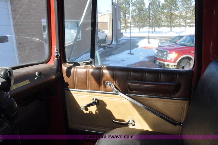 image for item G6415 1982 Ford F800 fire truck