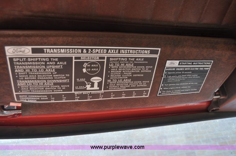 image for item G6415 1982 Ford F800 fire truck