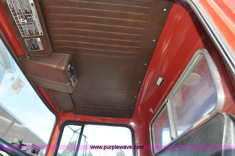 image for item G6415 1982 Ford F800 fire truck