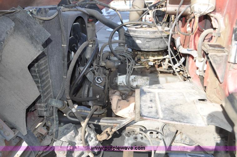 image for item G6415 1982 Ford F800 fire truck