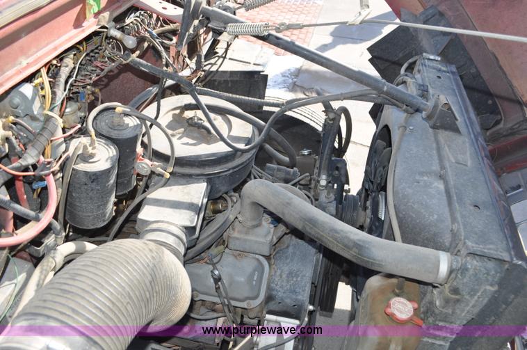 image for item G6415 1982 Ford F800 fire truck