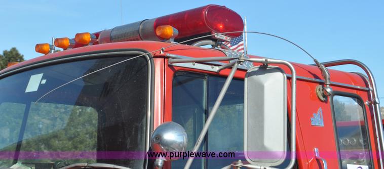 image for item G6415 1982 Ford F800 fire truck