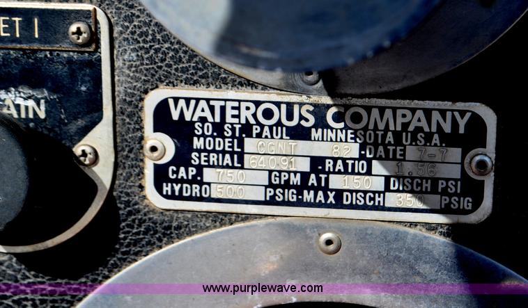 image for item G6415 1982 Ford F800 fire truck