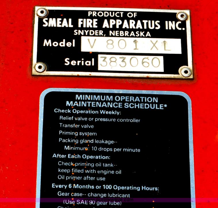 image for item G6415 1982 Ford F800 fire truck