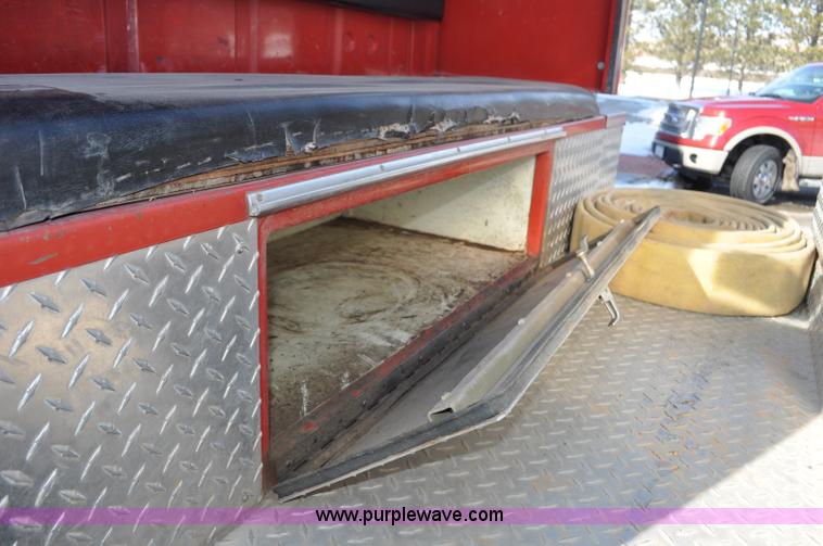 image for item G6415 1982 Ford F800 fire truck