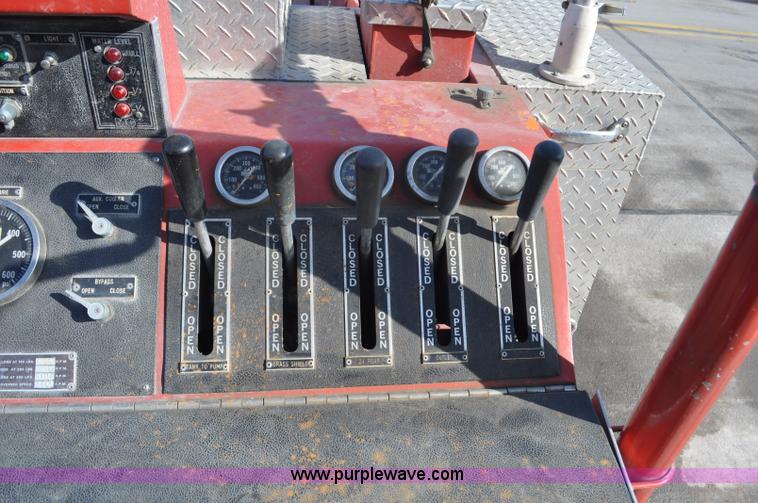 image for item G6415 1982 Ford F800 fire truck