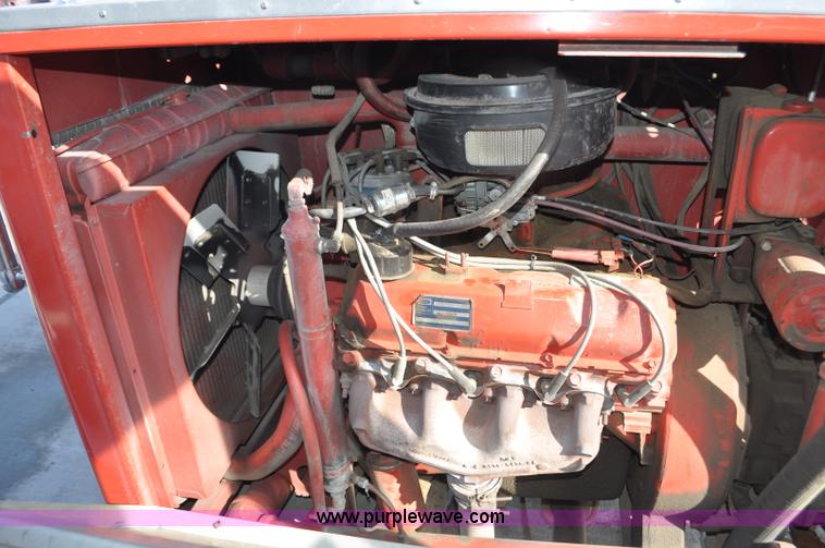 image for item G6415 1982 Ford F800 fire truck