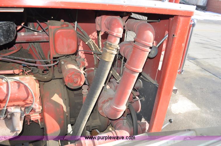 image for item G6415 1982 Ford F800 fire truck